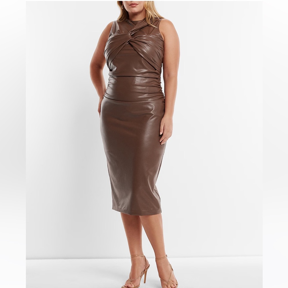 NWT Express Leatner Iwist rront ival
Dress With Built-In
Shapewear
Color: Mocha